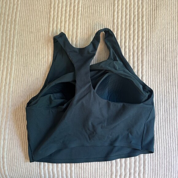 Uniqlo sports top with built in bra - Picture 2 of 2